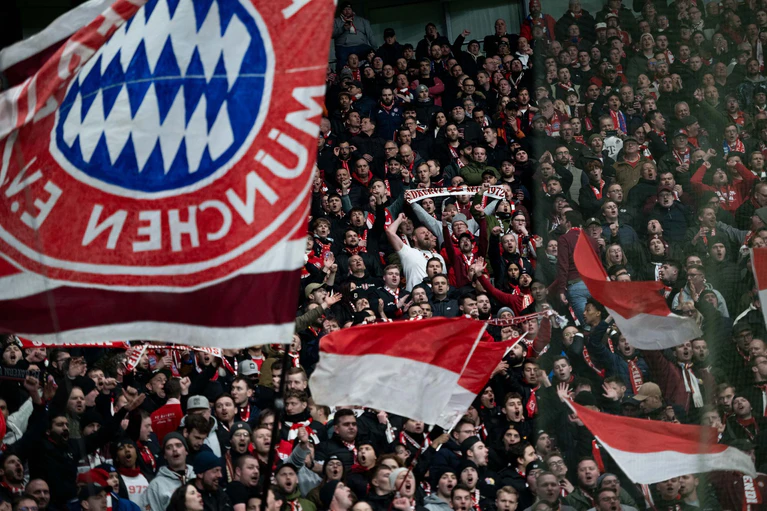 Das Fehlverhalten einiger Fans bekommt dem FC Bayer nun teuer zu stehen. — © Fabian Strauch/dpa