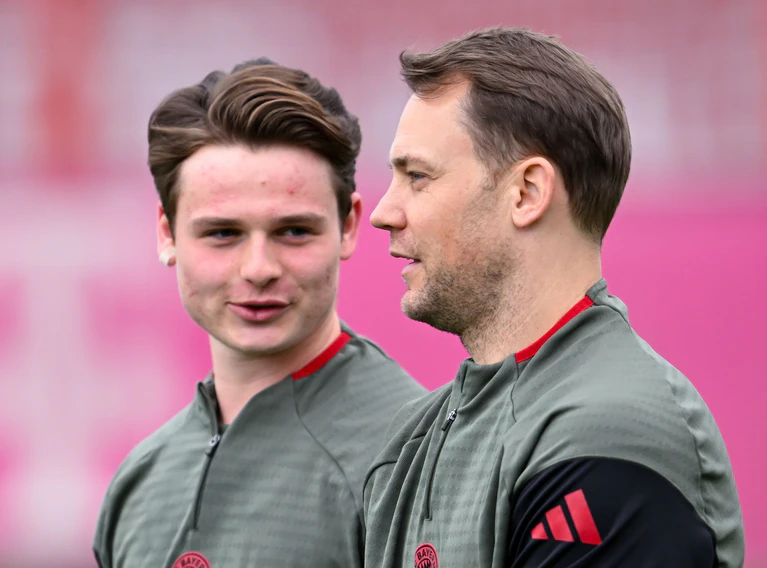 Bilden ein starkes Torhüter-Duo in München: Jonas Urbig (l) und Manuel Neuer. — © Sven Hoppe/dpa