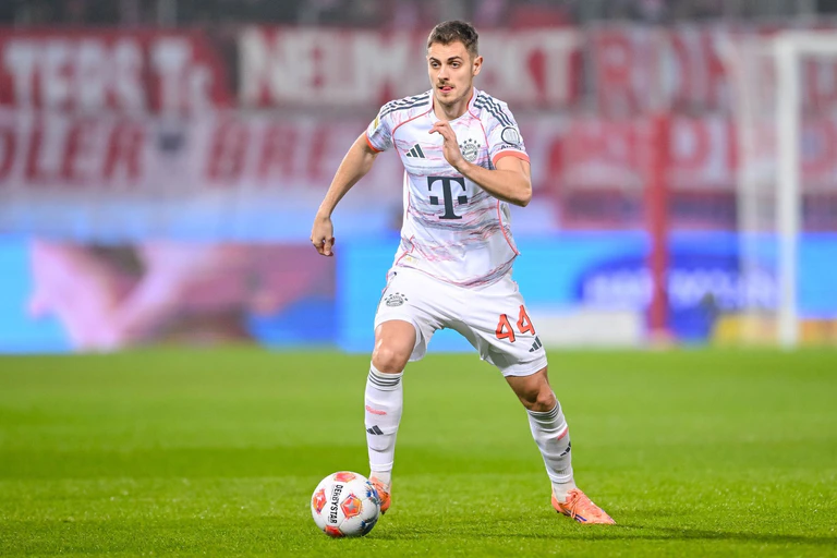 Fehlt dem FC Bayern erst einmal: Verteidiger Stanisic. (Archivbild) — © Harry Langer/dpa