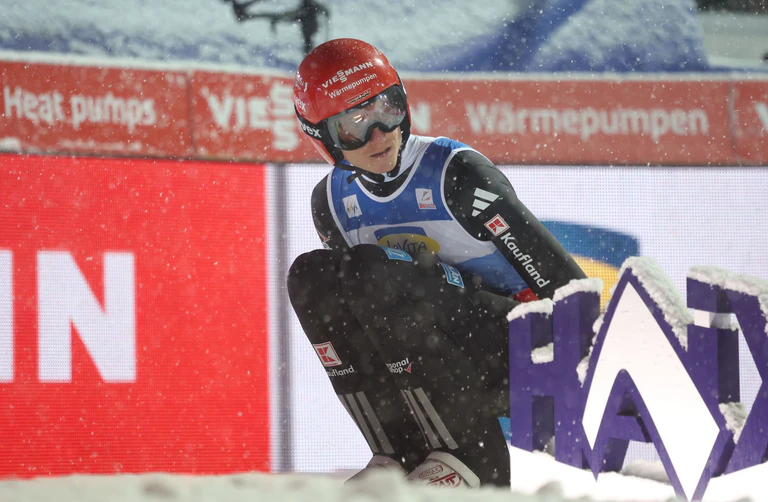 Karl Geiger schaffte es mit dem Team nicht auf das Podest. — © Karl-Josef Hildenbrand/dpa