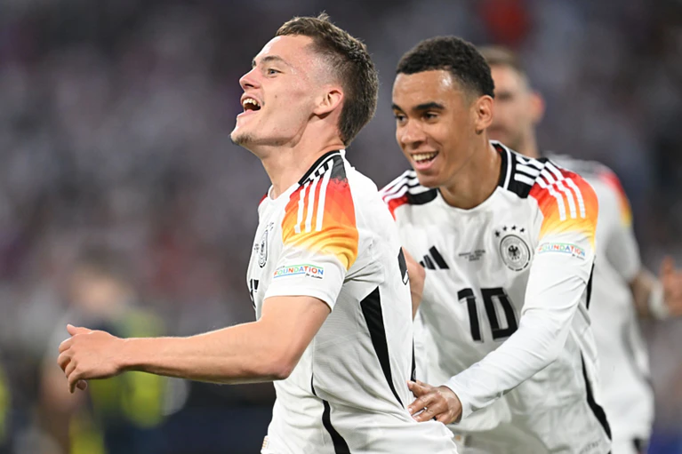 Im deutschen Nationalteam harmonieren Florian Wirtz und Jamal Musiala gut - ginge das auch beim FC Bayern? — © Sven Hoppe/dpa