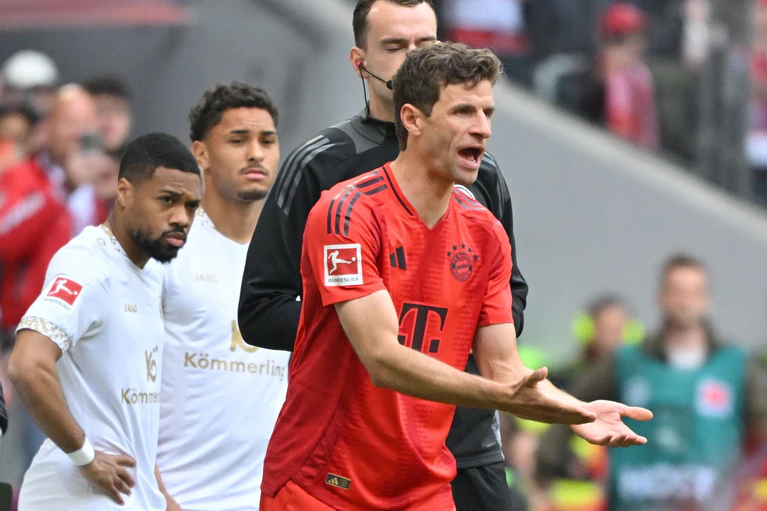Kommt spät zum Jubiläum: Thomas Müller. — © Peter Kneffel/dpa