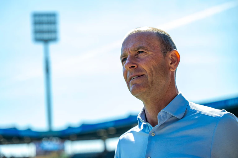 Jess Thorup will mit dem FC Augsburg nach Europa. — © David Inderlied/dpa