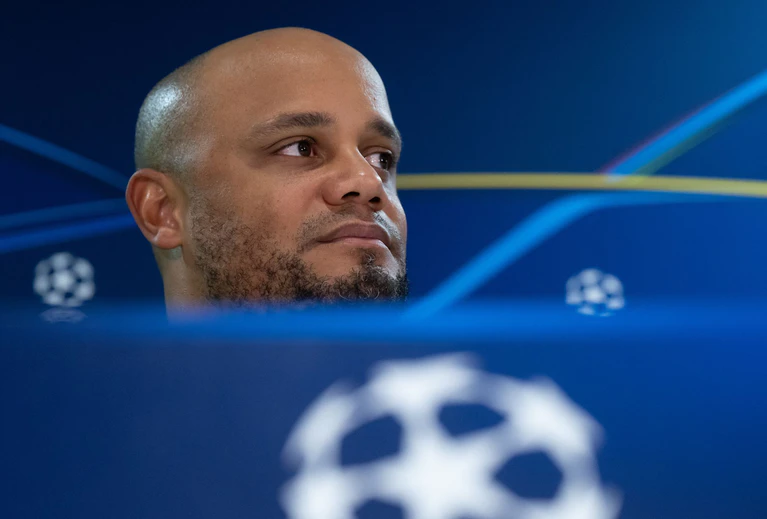 Trainer Vincent Kompany spielte einst als 17-Jähriger im Celtic Park. — © Sven Hoppe/dpa