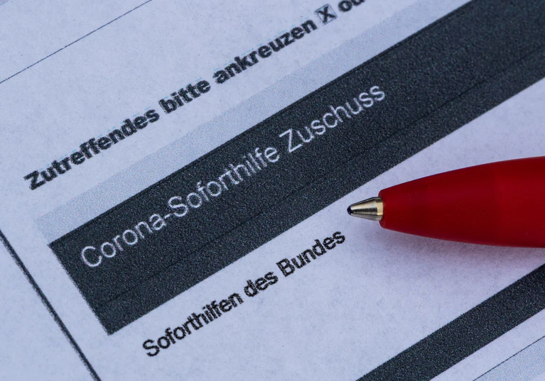 Corona-Hilfen: Wer nicht abrechnet, muss zahlen. (Symbolbild) — © Robert Michael/dpa-Zentralbild/dpa