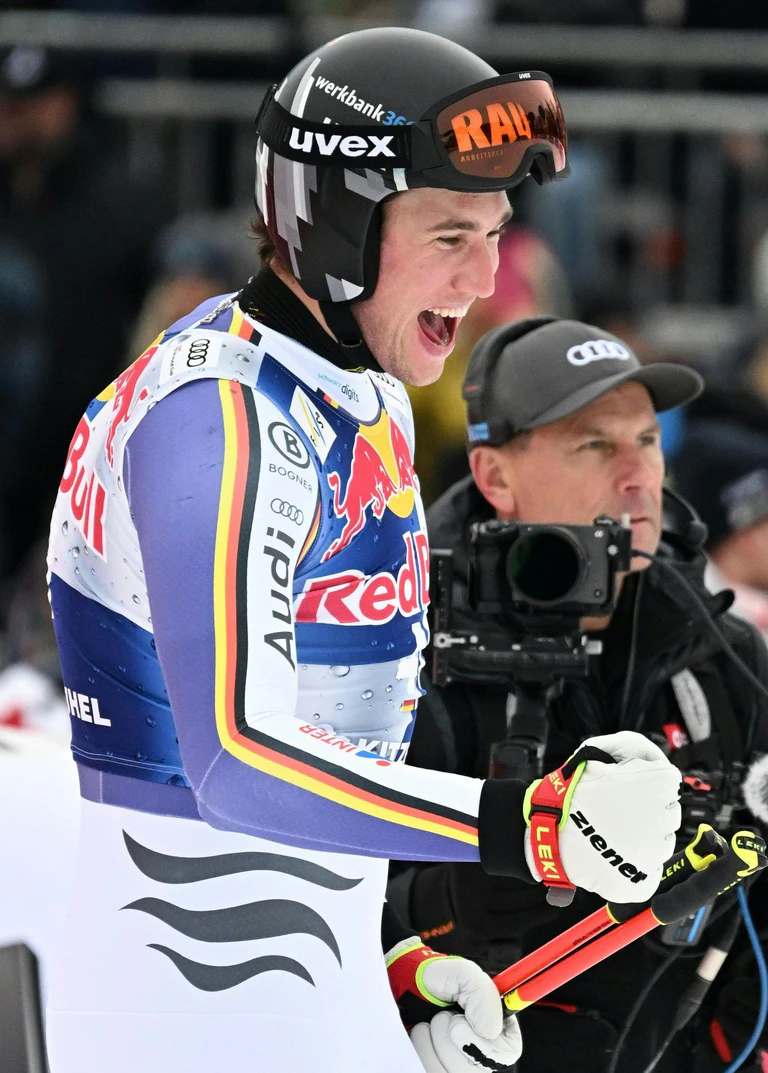 Jubel der Freude und Erleichterung: Luis Vogt nach Platz acht in Kitzbühel. — © Barbara Gindl/APA/dpa