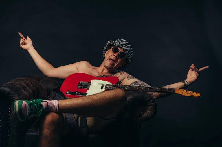 Mit ungefähr zehn Jahren bekam er die erste Gitarre. — © Thomas Willibald/südpolmusic GmbH/dpa