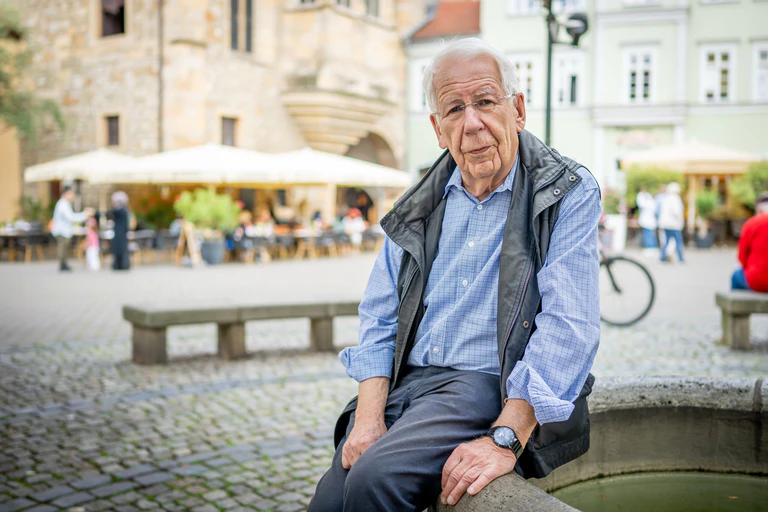 Historiker Karl Heinemeyer wurde von Sladeczek für die Übersetzung der Urkunde zurate gezogen. — © Jacob Schröter/dpa