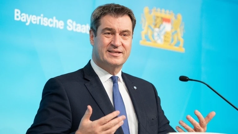  — © Markus Söder (CSU), Parteivorsitzender und Ministerpräsident von Bayern, spricht nach einer Kabinettssitzung zur weiteren Entwicklung in der Corona-Pandemie auf einer Pressekonferenz. Das Kabinett hat zuvor per Video-Schalte getagt.