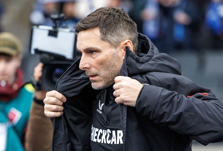 Hertha-Trainer Stefan Leitl trifft auf seinen Ex-Club. (Archivbild) — © Andreas Gora/dpa