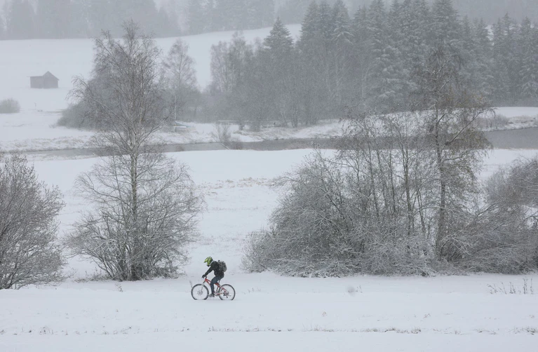 Im Allgäu sind dem Deutschem Wetterdienst zufolge bis zu 25 Zentimeter Neuschnee möglich. (Archivbild) — © Karl-Josef Hildenbrand/dpa