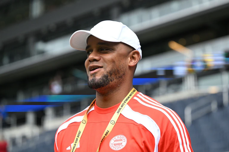 Bayern-Trainer Vincent Kompany betritt das Stadion in Cincinnati. — © Sven Hoppe/dpa