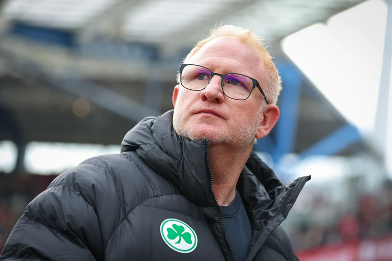 Trainer Heiko Vogel hofft auf den dritten Heimsieg seiner Fürther. — © Daniel Karmann/dpa