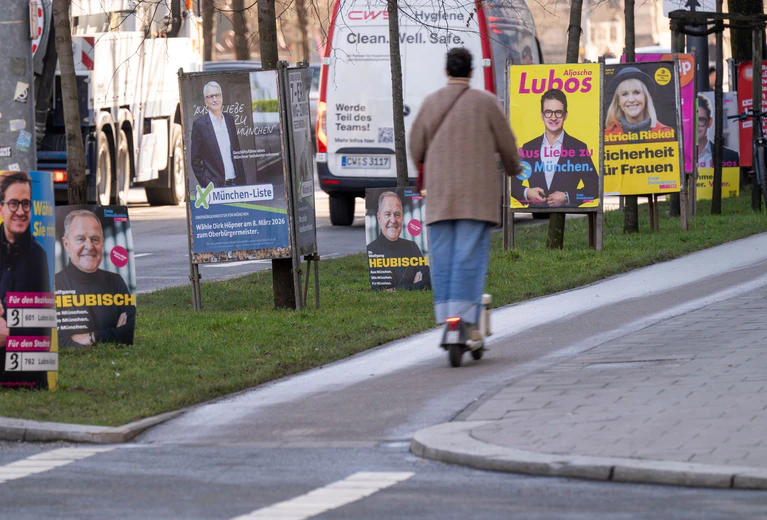Am Sonntag sind in Bayern Kommunalwahlen. (Archivbild) — © Peter Kneffel/dpa