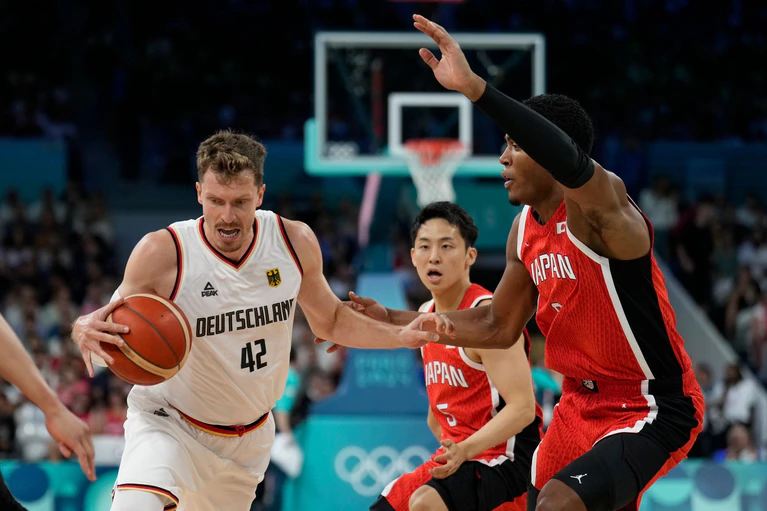 Andreas Obst wird den deutschen Basketballern gegen Schweden fehlen. — © Mark J. Terrill/AP