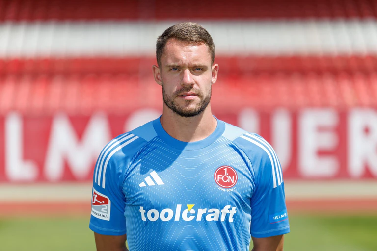 Christian Mathenia plant seine Zukunft über die Torwart-Karriere hinaus beim 1. FC Nürnberg. (Archivbild)  — © Daniel Karmann/dpa