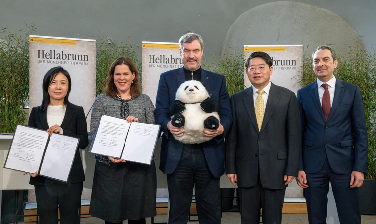 Möglich macht das ein Leihvertrag, den der Tierpark mit China unterzeichnet hat. — © Peter Kneffel/dpa