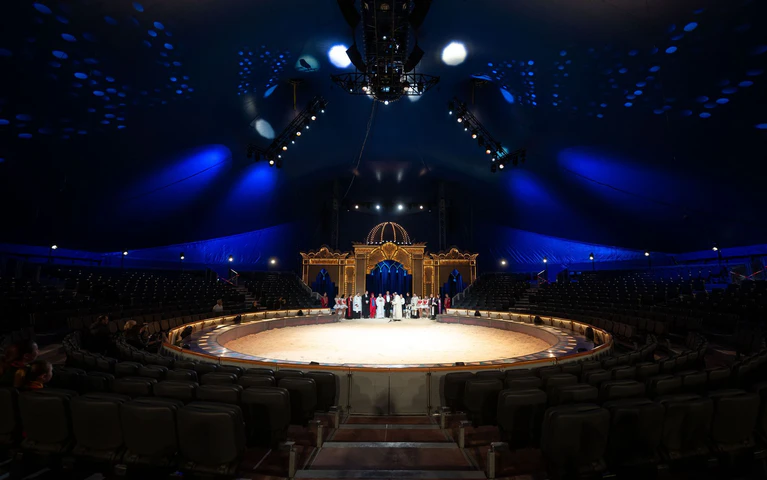 Der Circus Krone feierte am ersten Weihnachtstag die Premiere seines Winterprogramms, das in diesem Jahr unter dem Motto «Ich. Du. Wir. Krone» steht. (Archivbild) — © Lukas Barth/dpa