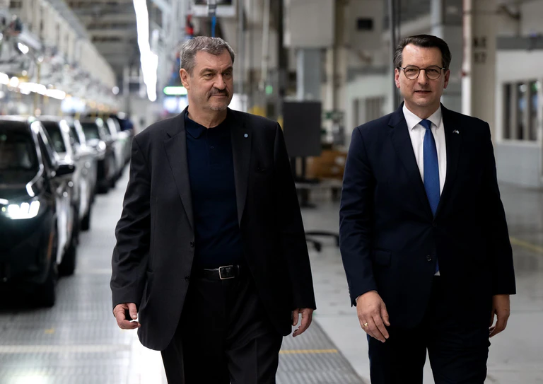 CSU-Chef Söder und der designierte BMW-Vorstandsvorsitzende Milan Nedeljković besuchen das BMW-Werk in Spartanburg in South Carolina.   — © Sven Hoppe/dpa