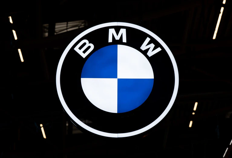 BMW bekommt die Krise zu spüren, bewältigt sie bisher aber besser als die heimische Konkurrenz. — © Sven Hoppe/dpa