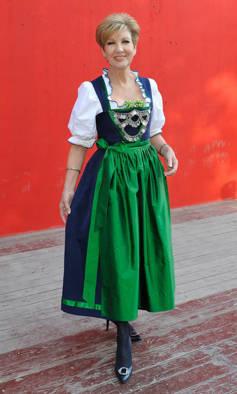 Eines ihrer liebsten Kleidungsstücke: das Dirndl. (Archiv) — © picture alliance / dpa