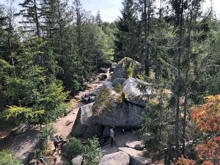 Die Granitfelsen beeindruckten einst auch Goethe. (Archivbild) — © Kathrin Zeilmann/dpa