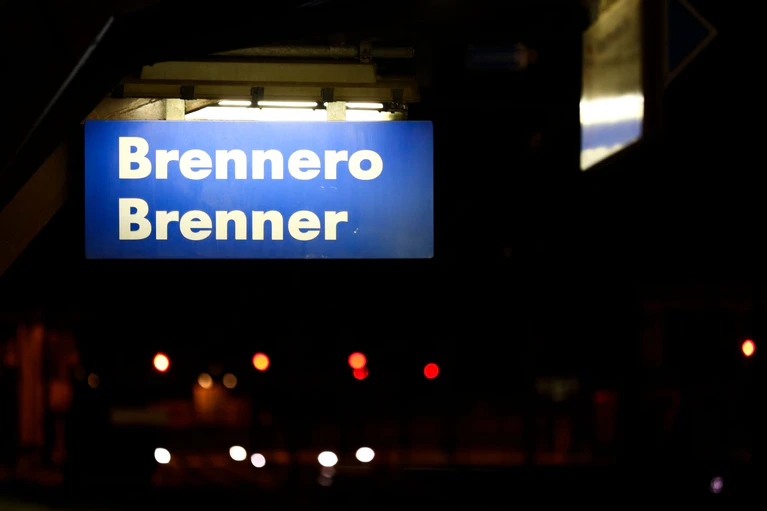 Am Brenner Bahnhof gab es eine Bombendrohung. (Archivbild) — © Matthias Schrader/AP/dpa