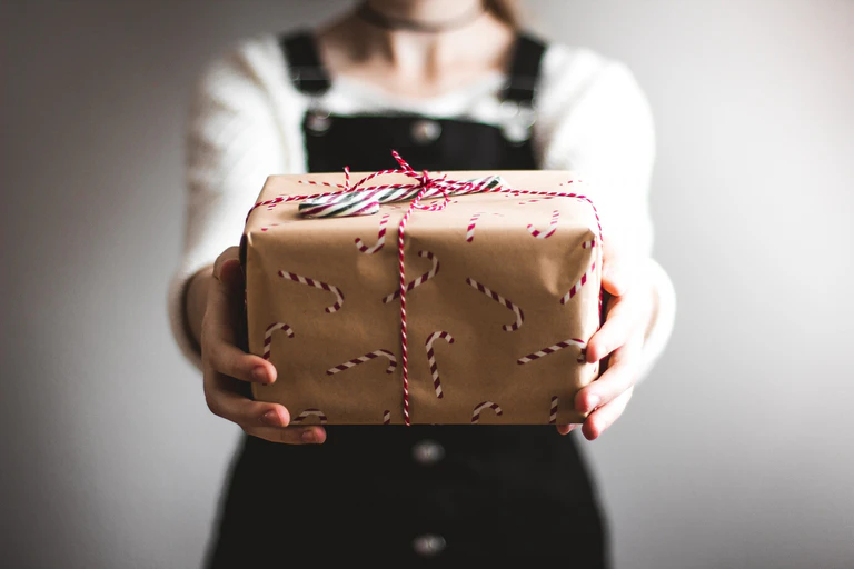Geschenk — © Bild: Kira a.d. Heide / Unsplash