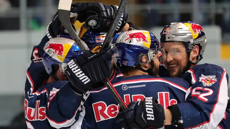 Eishockey, Red Bulls, DEL — © MUNICH,GERMANY,16.APR.19 - ICE HOCKEY - DEL, Deutsche Eishockey Liga, play off, semifinal, EHC Red Bull Muenchen vs Augsburger Panther. Image shows the rejoicing of RB Muenchen. Photo: GEPA pictures/ Marcel Engelbrecht - For editorial use only. Image is free of charge.