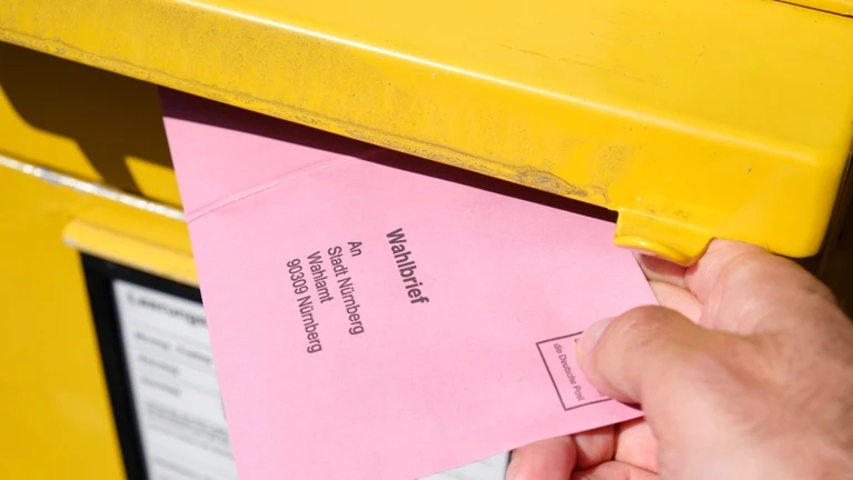 Wahl wählen Postwahl Landtagswahl Stadtratswahl Bundestagswahl Nürnberg — © Bild: franconiaphoto / iStock