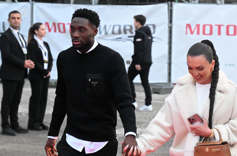 Alphonso Davies fehlte dem FC Bayern in der Schlussphase der Saison verletzt. — © Felix Hörhager/dpa