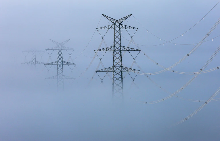 Die Aufteilung Deutschlands in mehrere Strompreiszonen wird seit einigen Jahren diskutiert, weil die Energiewende zu einem Ungleichgewicht der Stromversorgung geführt hat. (Archivfoto) — © Thomas Warnack/dpa