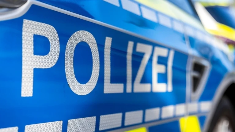 Nach einer Serie von Ortschild-Diebstählen in Göppingen ist nun im Main-Tauber-Kreis ein Ortsschild entwendet worden. — © David Inderlied/dpa