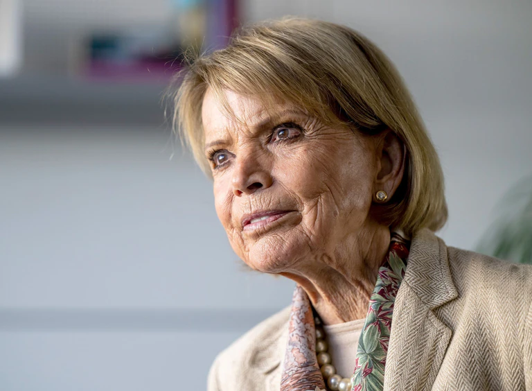 Uschi Glas hat ein bislang unbekanntes Kapitel ihrer Familiengeschichte entdeckt. — © Peter Kneffel/dpa