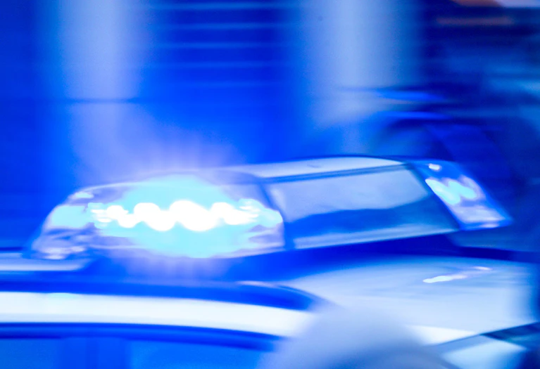 Eine 60 Jahre alte Autofahrerin ist bei Unfall in der Nähe von Kleinostheim gestorben (Symbolbild).  — © Jens Büttner/dpa