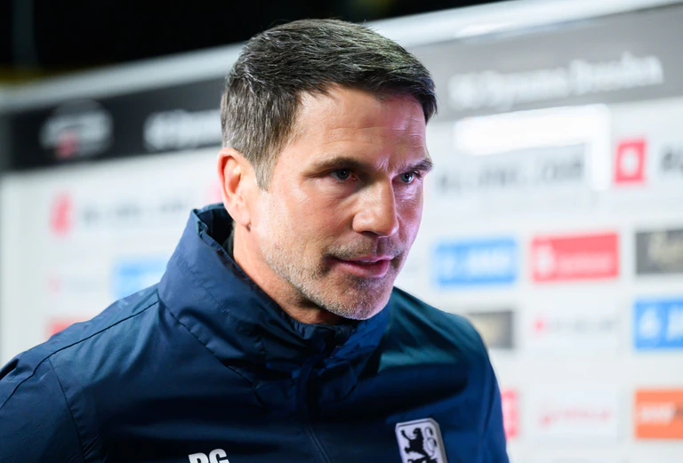 Patrick Glöckner feiert gegen Hannover das ersehnte Erfolgserlebnis. — © Robert Michael/dpa