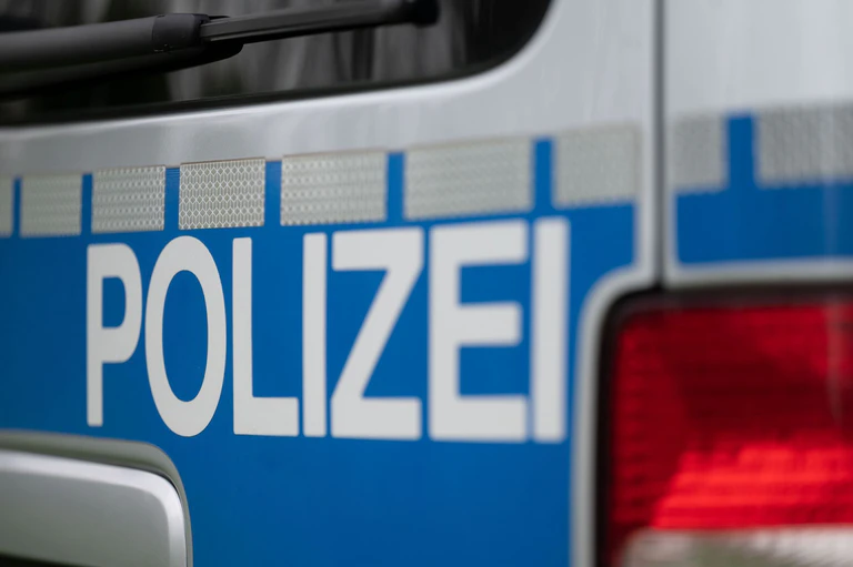 Die Ingolstädter Verkehrspolizei stoppte einen Lastwagen. (Symbolbild) — © Marijan Murat/dpa