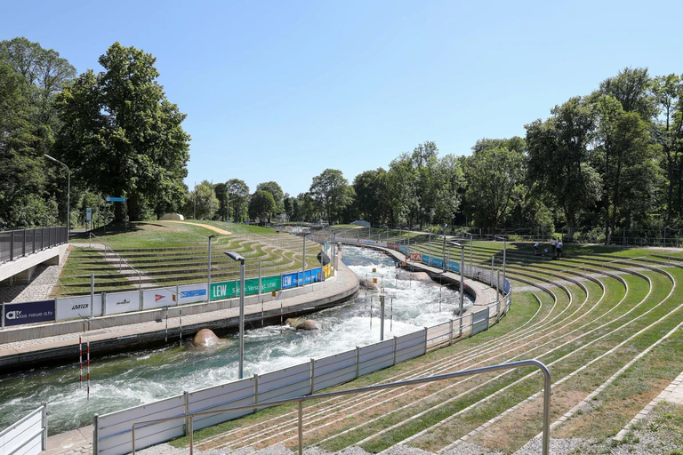 Die Augsburger Wildwasseranlage wurde für die Olympischen Spiele 1972 gebaut. (Archivbild) — © Christian Kolbert/dpa