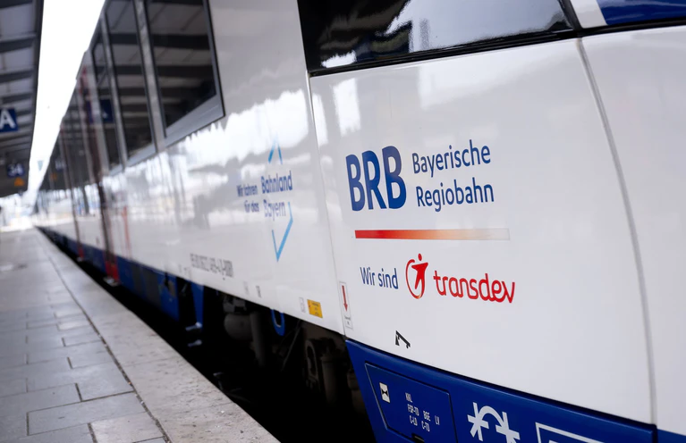 Bleiben bald Züge stehen? Die Bayerische Regiobahn (BRB) vor Warnstreiks. — © Sven Hoppe/dpa