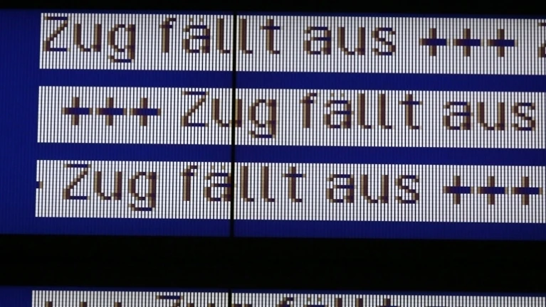 Zug, Db, Deutsche Bahn, Bahn, Züge, Ausfall, Zugausfälle, Bahnhof, Warten — © Bild: Bernd Wüstneck