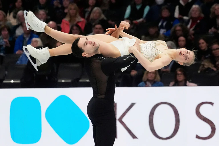 Nikita Volodin und Minerva Hase gelten als große Medaillenhoffnung für die Olympischen Spiele 2026. — © Charles Krupa/AP/dpa