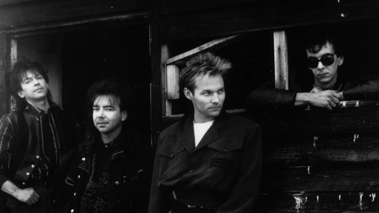 Beitragsbild: Songtext I just died in your arms tonight cutting crew — © Bild: Von Mattlegg42 - Eigenes Werk, CC BY-SA 3.0, https://commons.wikimedia.org/w/index.php?curid=25813282