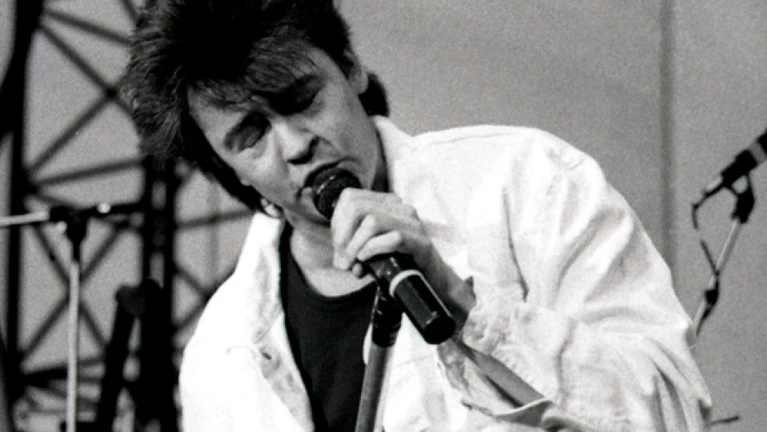 Beitragsbild Songtext Paul Young Come back and Stay — © Bild: Von Zoran Veselinovic (note the photographer's name is corrected here) - https://www.flickr.com/photos/56492970@N07/5705650710/in/photostream, CC BY-SA 2.0, https://commons.wikimedia.org/w/index.php?curid=15165918
