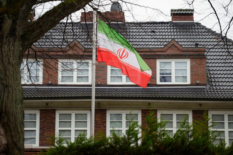 Das iranische Generalkonsulat in Hamburg wird geschlossen. — © Gregor Fischer/dpa