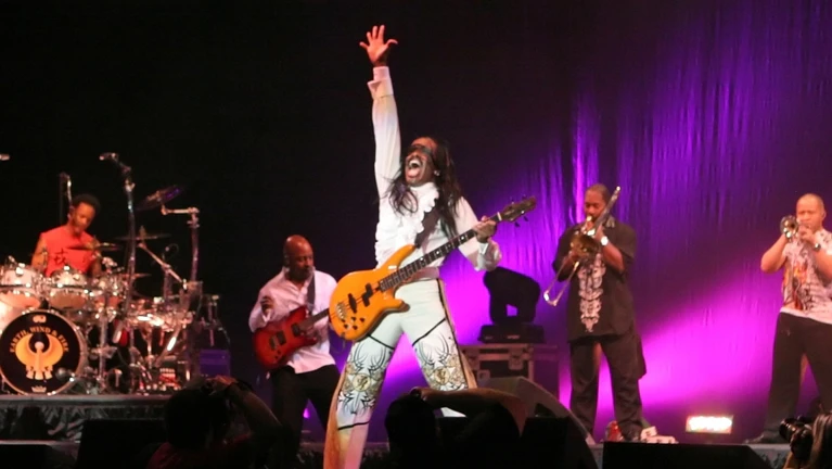 Beitragsbild Earth Wind and Fire September Songtext — © Bild: Von Craig ONeal - https://www.flickr.com/photos/craigoneal/4012646514/sizes/l/in/photostream/, CC BY 2.0, https://commons.wikimedia.org/w/index.php?curid=18298241