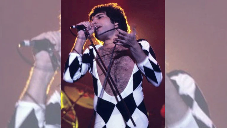 Beitragsbild Queen We Will Rock You Songtext Freddie Mercury — © Bild: Von Carl Lender, CC BY-SA 3.0, https://commons.wikimedia.org/w/index.php?curid=5904129