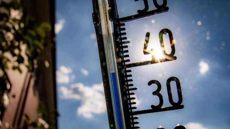 Thermometer Temperatur Sommer heiß warm Sonne — © Bild: Frank Rumpenhorst