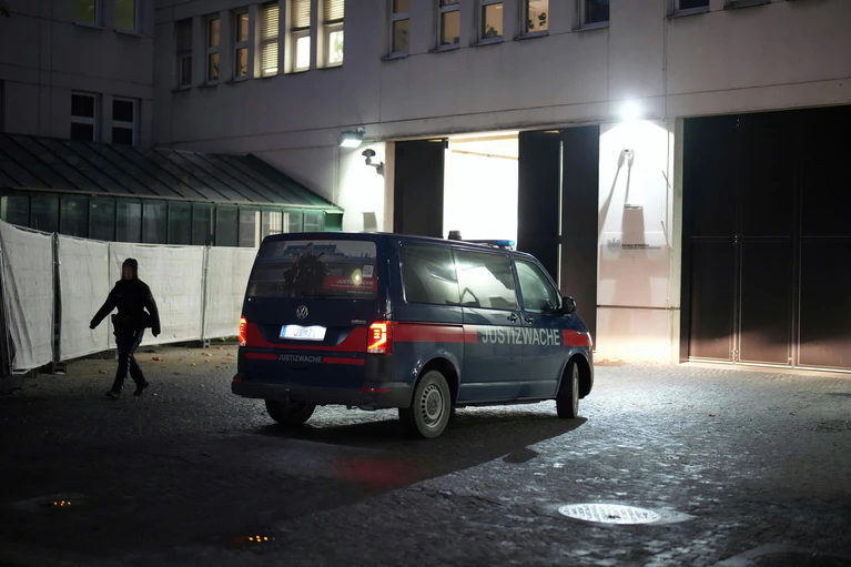 Benko wurde von Innsbruck in diese Justizvollszugsanstalt in Wien überstellt. — © Georg Hochmuth/APA/dpa