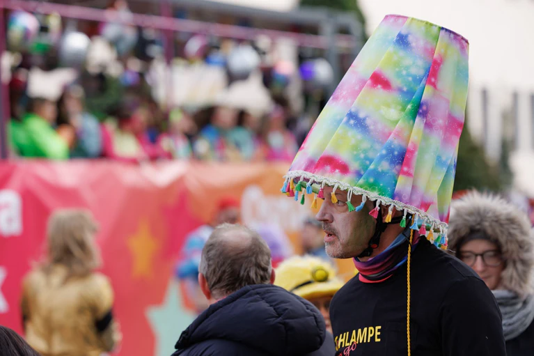 Lampe ist der Trend des Faschings 2025 (Archivbild). — © Friso Gentsch/dpa