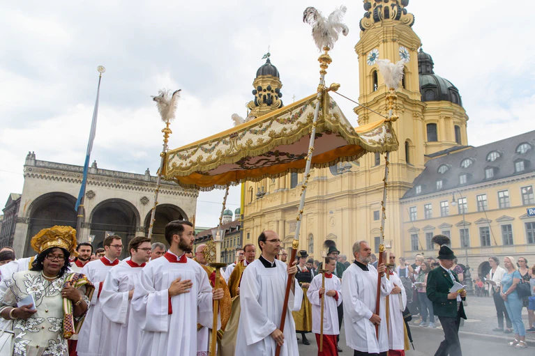 Fronleichnam in München. (Archivbild) — © Matthias Balk/dpa